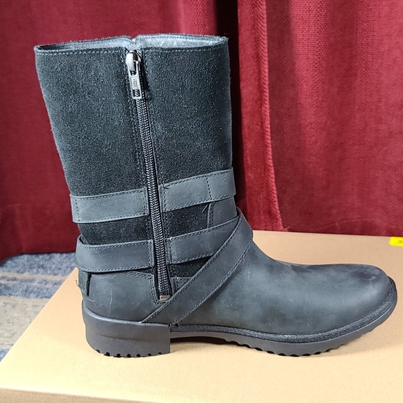 UGG Lorna Boots